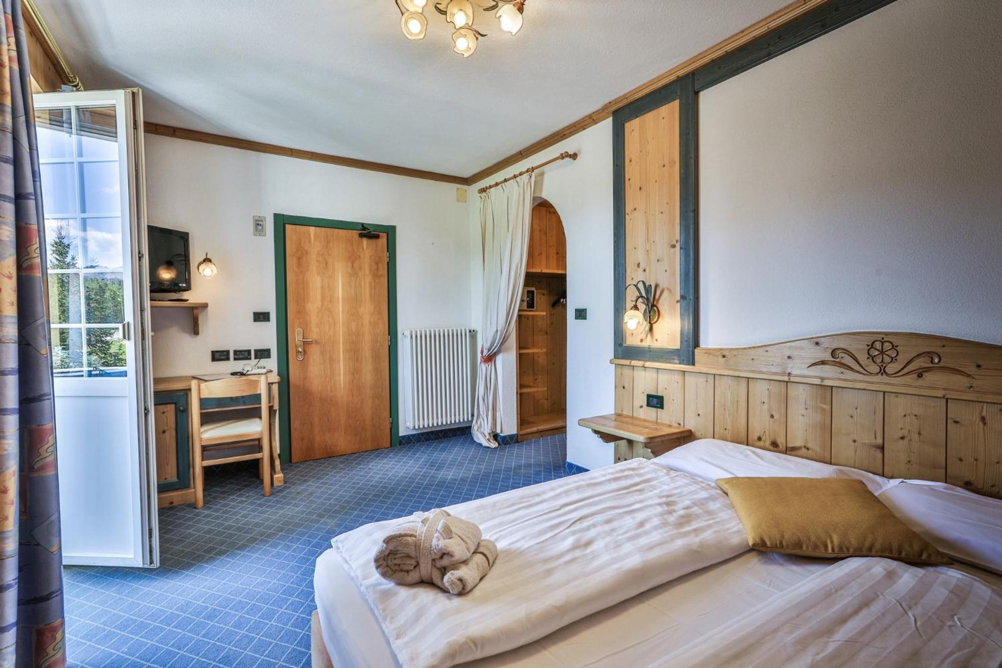 Mytime Hotels Savoy Vigo di Fassa Pokoj fotografie