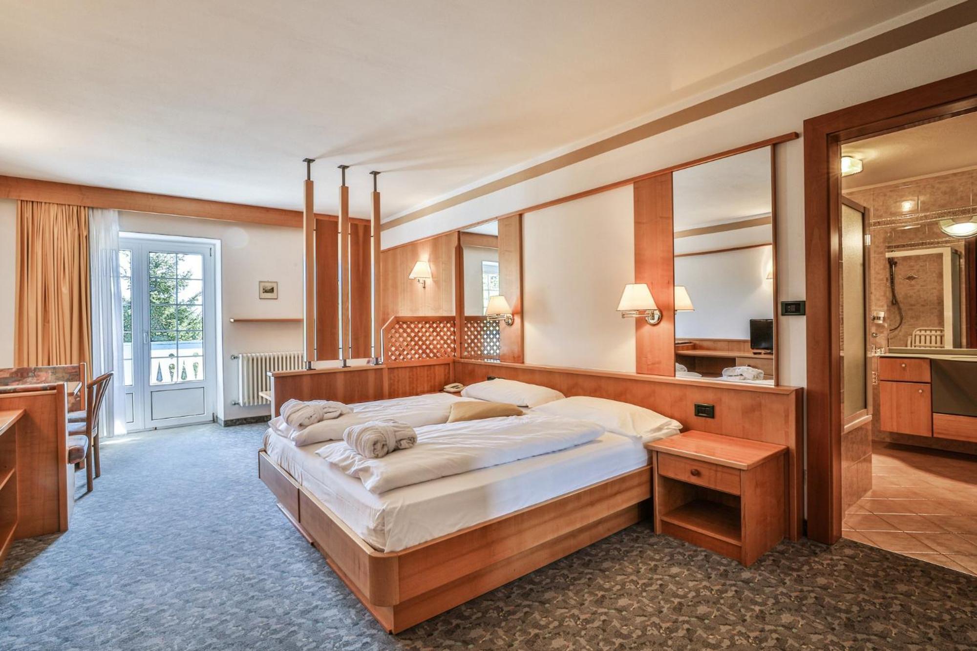 Mytime Hotels Savoy Vigo di Fassa Pokoj fotografie