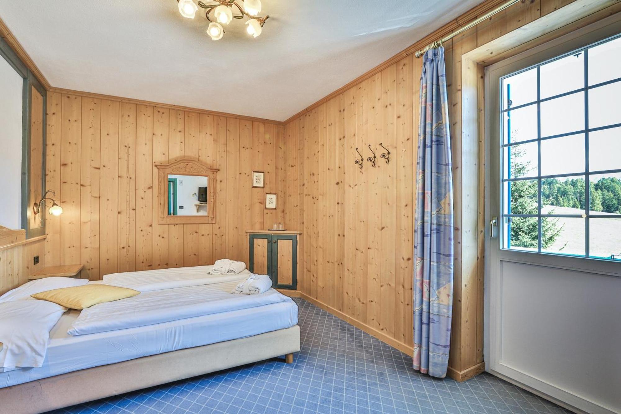 Mytime Hotels Savoy Vigo di Fassa Pokoj fotografie